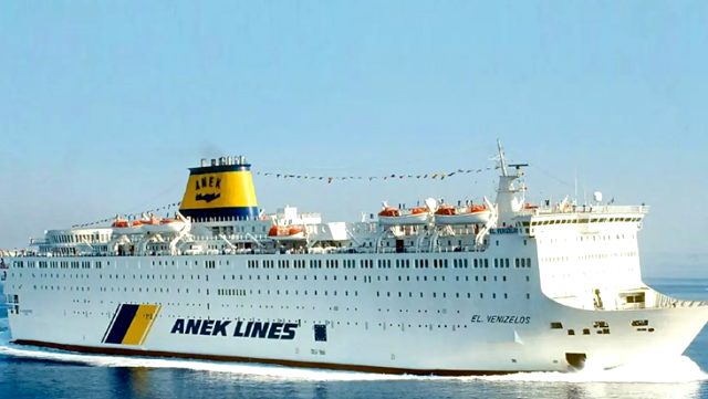 Yunanistan'da karantinaya alınan gemideki 65 Türk yolcunun koronavirüs testi pozitif çıktı