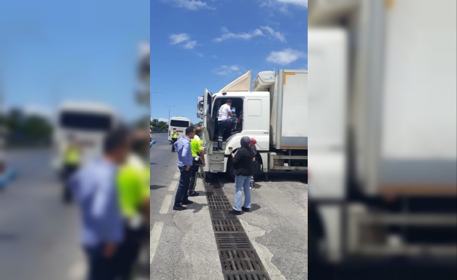 Alanya'da kamyon şoförü direksiyon başında kalp krizi geçirdi!