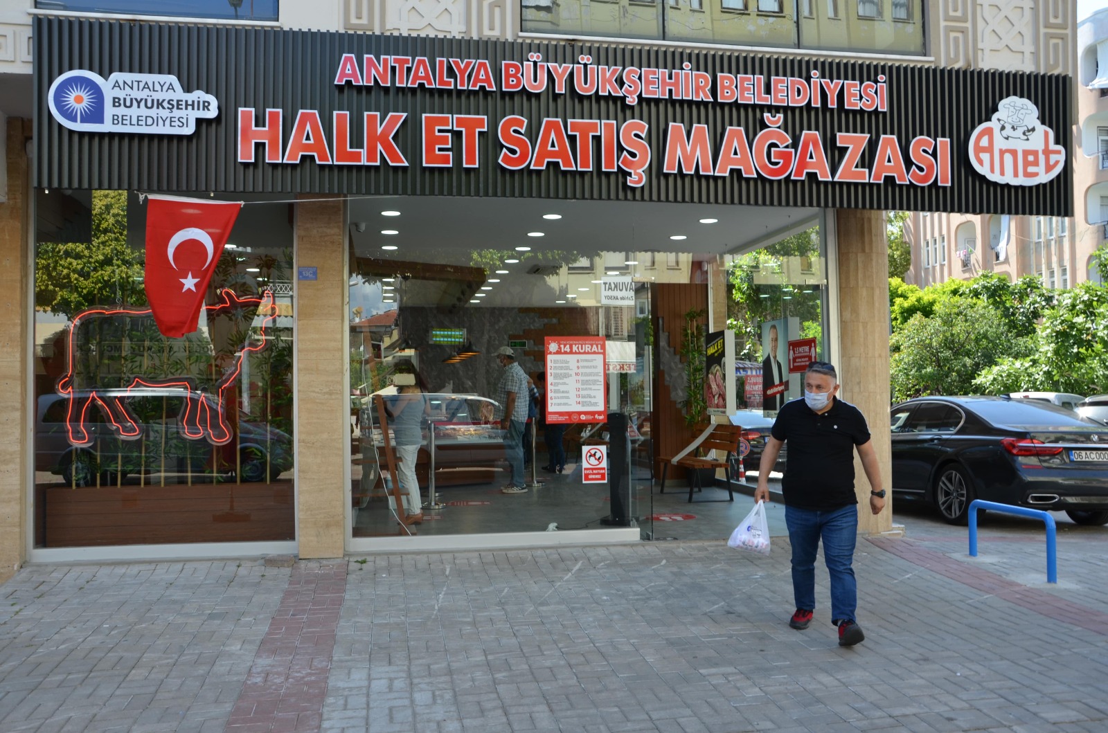 Alanya Halk Et Mağazası'nda bir ayda 12 bin kg et satıldı