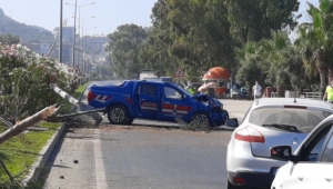 Alanya'da jandarma aracı takla attı : 2 asker yaralı