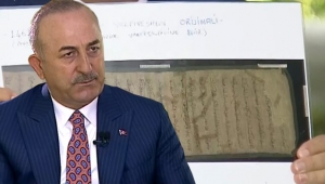 Bakan Çavuşoğlu, Ayasofya'nın tapusunu gösterdi "Tapusu bizde dedi"