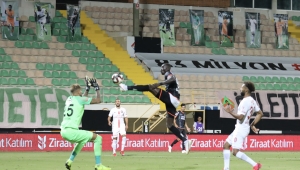    KÖYLÜLER DERS VERDİ:  4-0