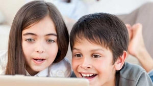 Uzmanından ebeveynlere uyarı: İlgilenilmeyen çocuğun ebeveyni sosyal medya olur