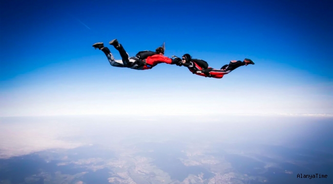 İNSANLIK TARİHİ KADAR ESKİ… SKYDIVING