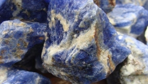 Sodalit Taşı Nedir, Nasıl Oluşur? Sodalit Taşının Özellikleri, Anlamı Ve Faydaları Nelerdir?