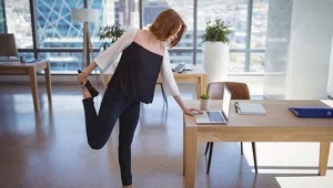 Uzmanı uyardı: Ofislerde omurgamıza 60 kilo yük biniyor