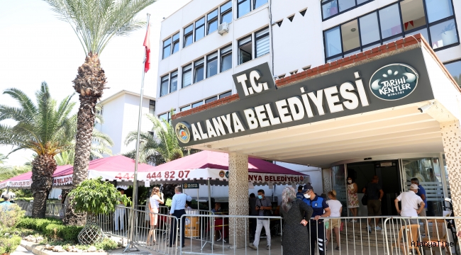 ALANYA BELEDİYE SARAYI'NA COVİD-19 TEDBİRİ