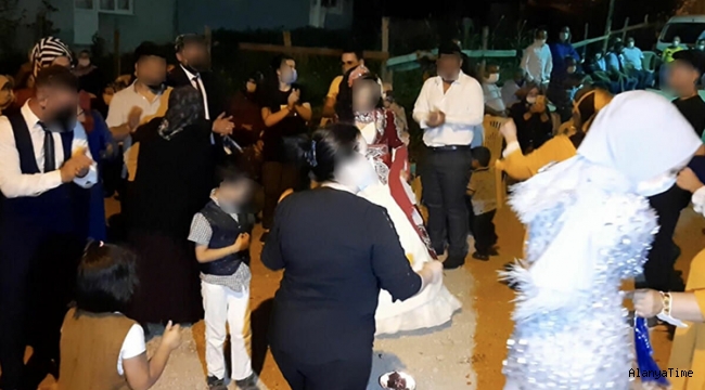 Kovid-19 testi pozitif çıkan anne, kızının düğününe katıldı: 'Hasta olduğum öğrenilirse kimse gelmez'