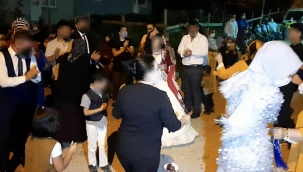 Kovid-19 testi pozitif çıkan anne, kızının düğününe katıldı: 'Hasta olduğum öğrenilirse kimse gelmez'