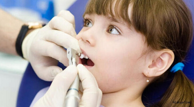 Çocukların sağlıklı dişlere sahip olması için ebeveynlere tavsiyeler