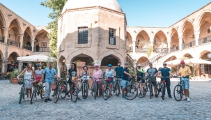 Süslü kadınlar yeniden yollara çıktı