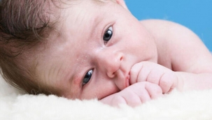 Bebeklerde göz sulanması neden olur?