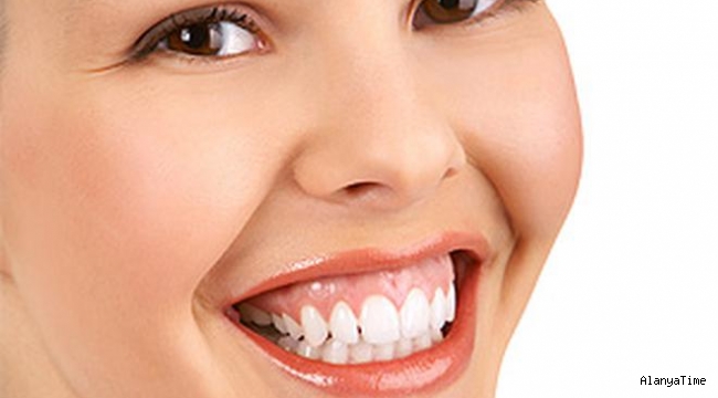 Gülerken diş eti görünmesi sorunu yaşayanlara; Ameliyatsız Gummy Smile tedavisi mümkün!