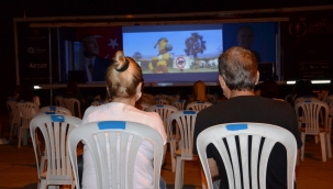 İskelede sinema keyfi