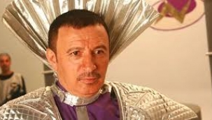 Mustafa Topaloğlu otel parasını ödeyemeyince Afrika'dan gelen dansçılar evinde kalmaya başladı