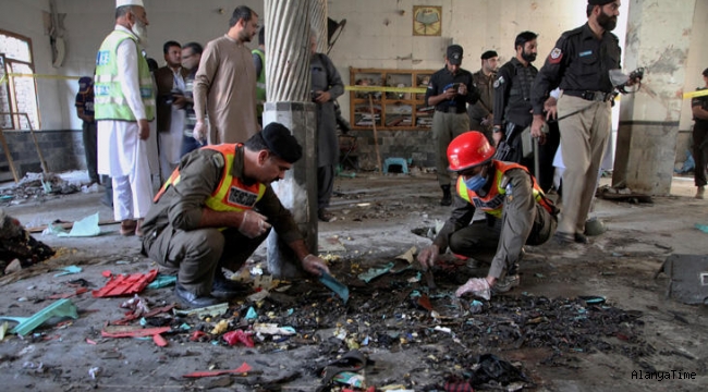 Pakistan'da medreseye bombalı saldırı