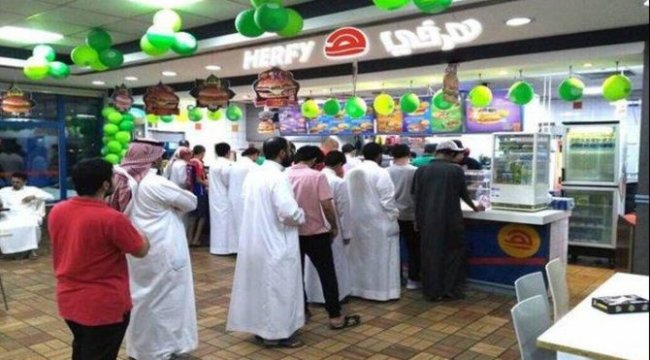 Suudi Arabistan Fast Food şirketi 'HERFY' "Türk burgeri" yerine "Yunan burgeri" satacağını duyurdu.