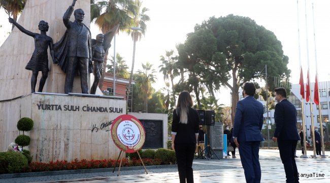 24 KASIM ÖĞRETMENLER GÜNÜ TÖRENLE KUTLANDI