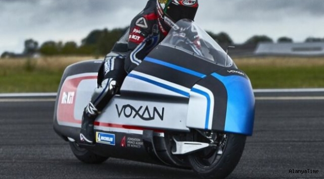 367 beygirlik elektrikli motosiklet bir düzine rekor kırdı