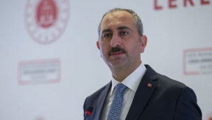 Adalet Bakanı Gül, yargıçlara seslendi: Adliyenin adalet kapısı olduğunu unutmayın.