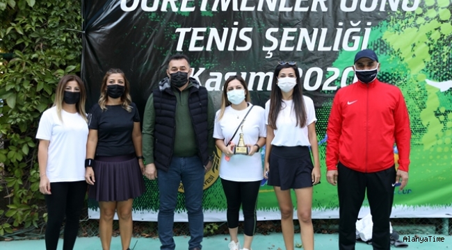Alanya Belediyesi Pandemiye Karşı Öğretmenler Günü Tenis Şenliği sona erdi.