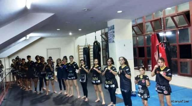 Alanya Belediyespor Muay Thai takımı antremanlara ara vermedi