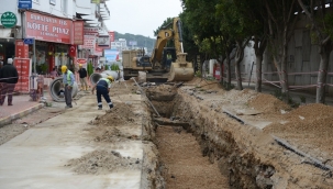 Büyükşehir Aksu'da kanalizasyon sorununu çözdü