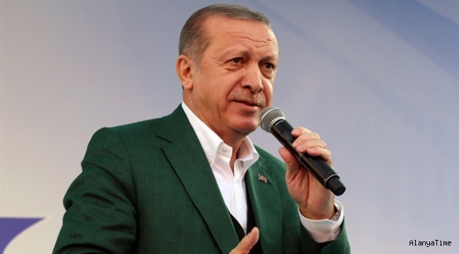 Cumhurbaşkanı Recep Tayyip Erdoğan, İstanbul Üsküdar'da cuma namazı çıkışında gazetecilerin sorularını yanıtladı.