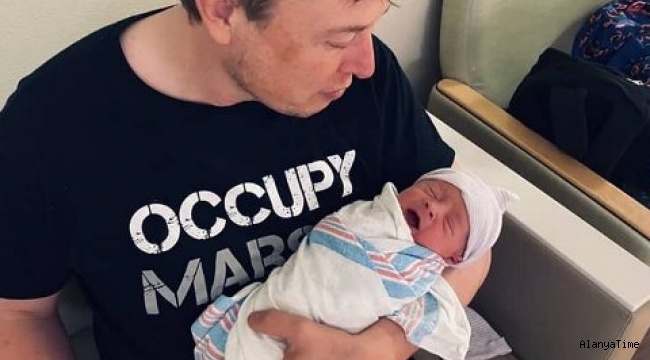 Elon Musk, yeni doğan 7. oğluna "X Æ A-12 Musk" ismini verdiğini açıkladı. 