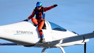 Güneş enerjili uçaktan dünyanın ilk atlayışını yaptı.