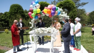 Korona düğün geleneklerini değiştirdi: Davetiyelere IBAN ve QR kod yazılıyor