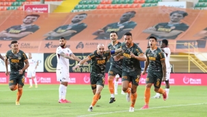 Süper Lig'in 8. haftasında Aytemiz Alanyaspor 1 - Trabzonspor 1 