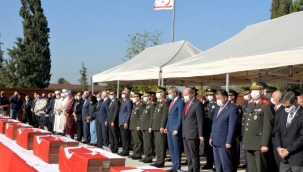 1974'te öldürülen 14 çocuğun cenazesi Kuzey Kıbrıs'ta toprağa verildi