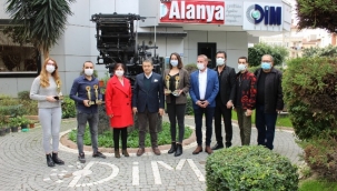 Alanya Gazeteciler Cemiyeti'nin 2019 yılı Medya Başarı Ödülleri'nde başarı gösteren gazeteciler ödüllerini COVİD gölgesinde aldı. 