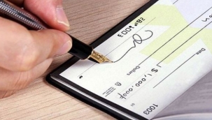 Çekin vadesinden önce ibrazına ilişkin yasak süresi 1 yıl daha uzadı.