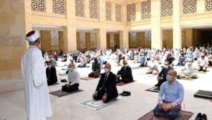 Cuma namazı sonrası bütün camilerde "yağmur duası" yapıldı.