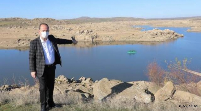 Edirne Belediye Başkanı Recep Gürkan; su rezervinin yüzde 3'e düştüğünü belirterek Bir faciaya doğru gidiyoruz" dedi.