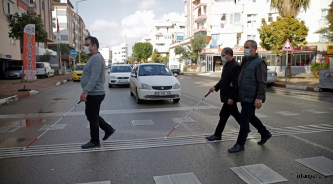 Görme engelli bireyler için trafikte sesli uyarı; Trafik ışıkları, görme engelliler için konuşacak