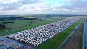 İngiltere'de yaklaşık 3 bin tır mahsur kaldı