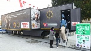 İstanbul'da Kurulan 'Narko Tır'da Uyuşturucunun Zararları Anlatılıyor