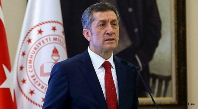 Milli Eğitim Bakanı Ziya Selçuk, Karne notu için sınavlar yarıyıl tatili sonrasına ertelendi. 