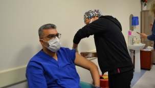 ALANYA'DA İLK AŞI SAĞLIKÇILARA VURULDU  