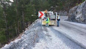 Alanya Taşatan Yolu'na yön levhaları takıldı.