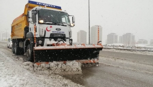 Ankara Büyükşehir Belediyesi'nin faaliyete aldığı 'Kar Takip' uygulamasını 24 saat içinde 205 bin kişi canlı takip etti.