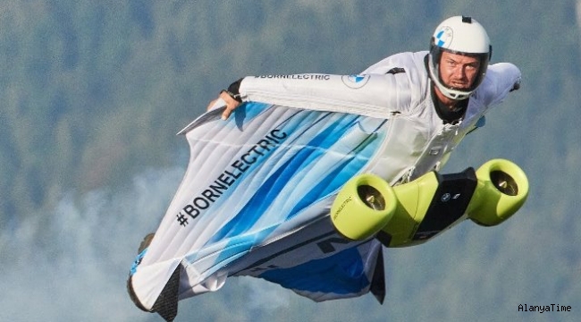 BMW'den Elektrikli Wingsuit