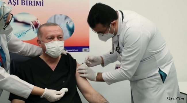 Cumhurbaşkanı Recep Tayyip Erdoğan, yeni tip koronavirüse (Kovid-19) karşı Sinovac tarafından geliştirilen aşıyı yaptırdı.