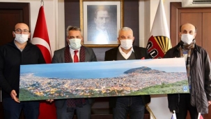 GÖKÇEOĞLU'NDAN ŞAHİN'E ANLAMLI HEDİYE