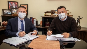 ALANYA'DA 30. TRIATLON YARIŞLARI İÇİN İMZALAR ATILDI