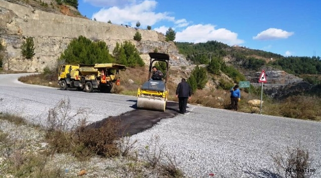 Alanya kırsalında yollara yoğun bakım, Yağış sonrası bozulan yollar onarılıyor