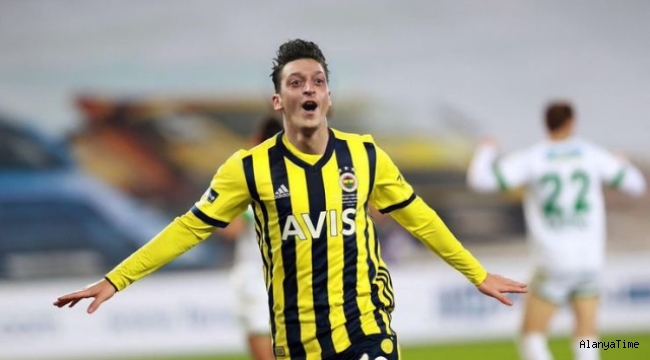 Fenerbahçe'nin yıldız futbolcusu Mesut Özil'den derbi paylaşımı